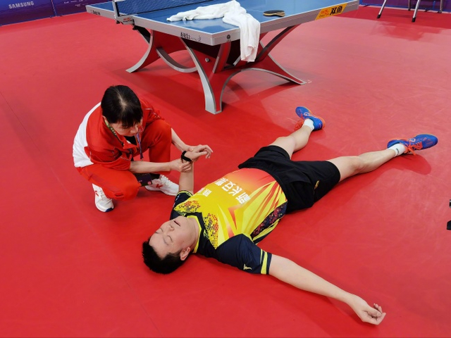 开云体育2026-中国队碾压英格兰队，梁靖崑高光表现